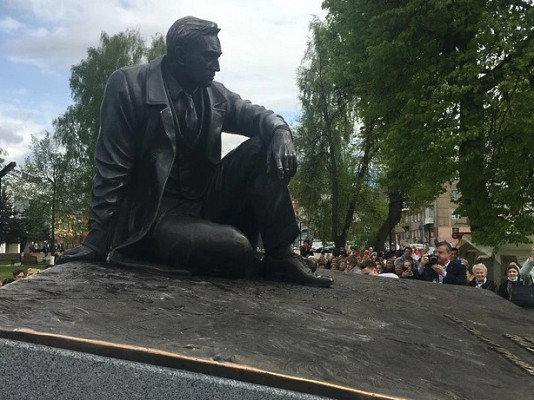Более полугода ушло на создание памятника Тихонову, установленного в Павловском Посаде